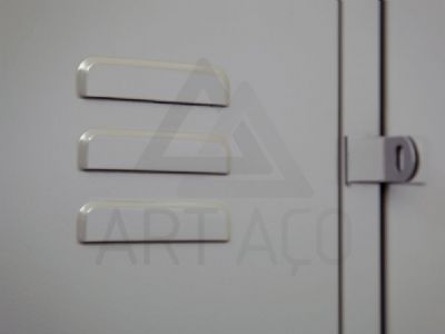 Roupeiro com Pitão/Fechadura 20 Portas